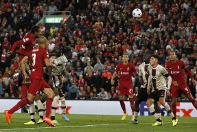 CBA常规赛窗口期走向成谜；阿贾克斯再遭质疑；更衣室稳定；更衣室氛围转暖的简单介绍-英雄联盟